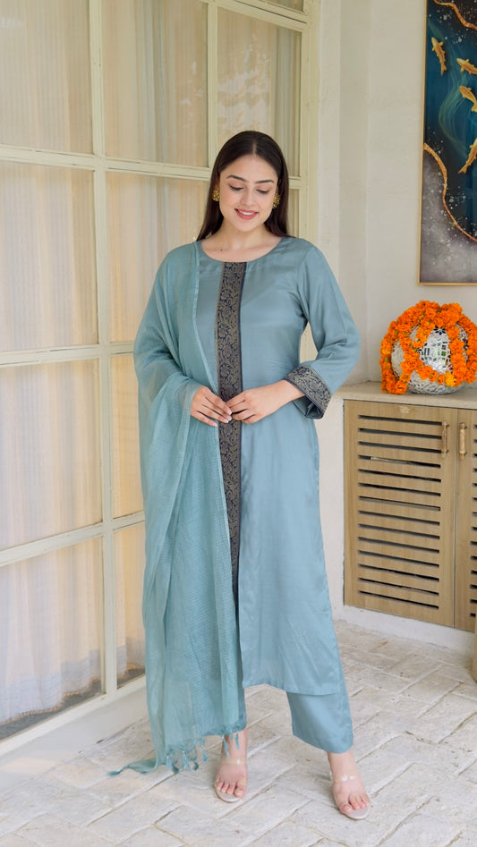Avni Suit Set